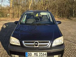 Blau Gebraucht 2004 Opel Zafira Njoy Van / Kleinbus | 2.000 € (Etwas zu teuer)