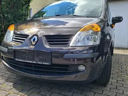 Braun Gebraucht 2005 Renault Modus Van / Kleinbus | 2.500 € (Etwas zu teuer)