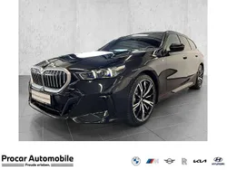 Schwarz Gebraucht 2024 BMW 520 M Sport Kombi | 52.740 € (Superpreis)