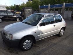 Silber Gebraucht 1999 Daihatsu Charade Kleinwagen | 1.000 €