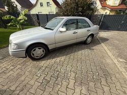 Silber Gebraucht 1993 Mercedes C220 Elegance Limousine | 1.950 €