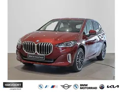 Piemont rot metallic Neu 2024 BMW 220 Active Tourer Luxury Line Van / Kleinbus | 41.870 € (Fairer Preis)