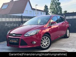 Rot Gebraucht 2011 Ford Focus Titanium Limousine | 5.999 € (Fairer Preis)