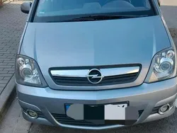 Grau Gebraucht 2010 Opel Meriva Van / Kleinbus | 2.700 € (Fairer Preis)