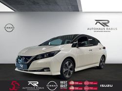 Pearl white pearleffekt/dach black met (metallic) Gebraucht 2021 Nissan Leaf N-Connecta Kleinwagen | 15.990 € (Etwas zu teuer)