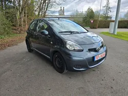 Grau Gebraucht 2009 Toyota Aygo City Kleinwagen | 3.000 € (Fairer Preis)