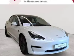 Pearl white multicoat Gebraucht 2021 Tesla Model 3 Standard Range Plus Limousine | 23.390 € (Superpreis)
