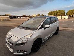 Grau Gebraucht 2013 Peugeot 5008 Allure Van / Kleinbus | 2.699 € (Superpreis)