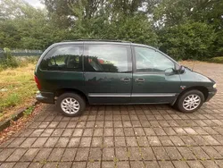 Grün Gebraucht 2000 Chrysler Voyager Van / Kleinbus | 1.100 €