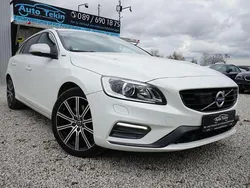 Crystal white / metallic Gebraucht 2016 Volvo V60 R-Design Momentum Kombi | 17.950 € (Fairer Preis)