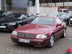 Rot Gebraucht 1991 Mercedes SL300 Cabrio | 17.950 €