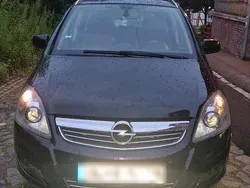Schwarz Gebraucht 2011 Opel Zafira Van / Kleinbus | 4.500 € (Fairer Preis)