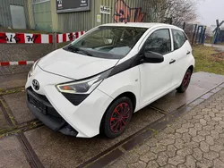 Weiß Gebraucht 2021 Toyota Aygo Kleinwagen | 7.650 € (Guter Preis)