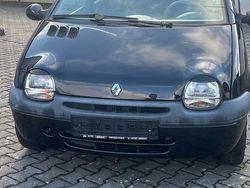 Schwarz Gebraucht 2001 Renault Twingo Authentique Kleinwagen | 2.499 € (Teuer)