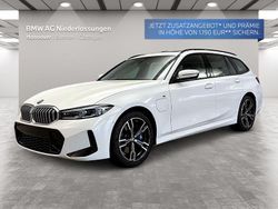Weiß Gebraucht 2024 BMW 330e M Sport Kombi | 45.900 € (Fairer Preis)