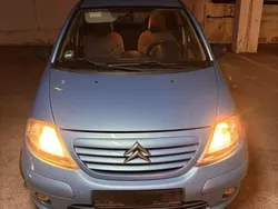 Blau Gebraucht 2005 Citroën C3 Kleinwagen | 400 €