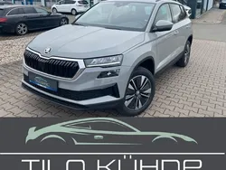 Grau Neu 2024 Skoda Karoq Selection SUV | 33.990 € (Guter Preis)