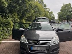 Grau Gebraucht 2009 Opel Astra Kombi | 2.400 €