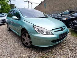 Grün Gebraucht 2004 Peugeot 307 Premium Kombi | 1.250 € (Guter Preis)
