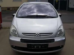 Grau Gebraucht 2007 Citroën Xsara Picasso Exclusive Van / Kleinbus | 1.999 € (Etwas zu teuer)