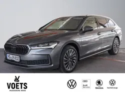 Graphite grau metallic Gebraucht 2024 Skoda Superb LAURIN & KLEMENT Kombi | 47.295 € (Guter Preis)