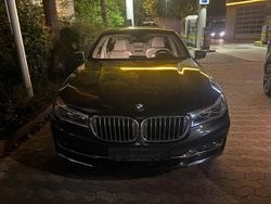 Grau Gebraucht 2016 BMW 750 Limousine | 21.900 € (Superpreis)