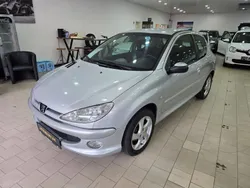 Grau Gebraucht 2003 Peugeot 206 Quiksilver Kleinwagen | 1.990 € (Etwas zu teuer)