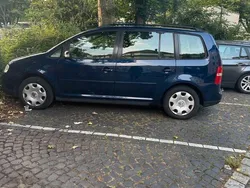 Blau Gebraucht 2004 VW Touran Trendline Van / Kleinbus | 2.000 € (Fairer Preis)