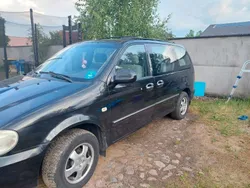 Schwarz Gebraucht 2006 Kia Carnival EX Van / Kleinbus | 2.500 € (Etwas zu teuer)