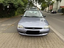 Grau Gebraucht 1997 Ford Escort Limousine | 1.900 € (Teuer)