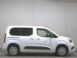 Weiß Gebraucht 2021 Opel Combo Life Edition Van / Kleinbus | 10.480 € (Guter Preis)