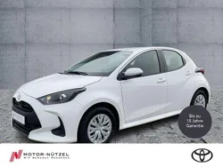 Weiß Gebraucht 2024 Toyota Yaris Hybrid Business Edition Kleinwagen | 21.250 € (Guter Preis)