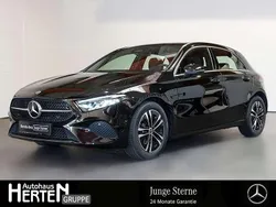 Lack kosmosschwarz Gebraucht 2024 Mercedes A200 Progressive Kleinwagen | 33.900 € (Etwas zu teuer)