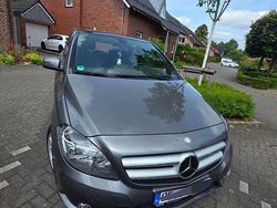 Grau Gebraucht 2013 Mercedes B220 Van / Kleinbus | 15.230 €