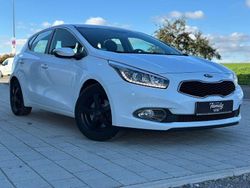 Weiß Gebraucht 2014 Kia Ceed Edition 7 Limousine | 5.999 € (Guter Preis)