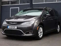 Grün Gebraucht 2017 Chrysler Pacifica SUV | 23.950 € (Etwas zu teuer)