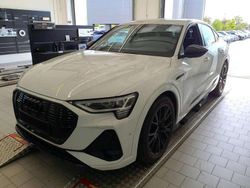 Gletscherweiß metallic Gebraucht 2022 Audi e-tron Sportback Black Edition SUV | 33.395 € (Guter Preis)