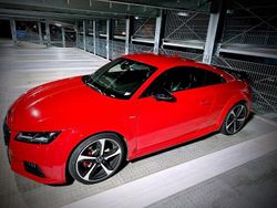 Rot Gebraucht 2017 Audi TT Competition Coupé | 32.600 €