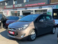 Braun Gebraucht 2013 Hyundai ix20 Edition Van / Kleinbus | 6.490 € (Fairer Preis)