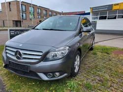 Grau Gebraucht 2012 Mercedes B180 Van / Kleinbus | 12.990 € (Fairer Preis)