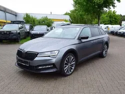 Grau Gebraucht 2023 Skoda Superb Kombi | 39.980 € (Fairer Preis)