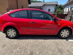 Rot Gebraucht 2005 Ford Focus Trend Limousine | 2.000 € (Fairer Preis)