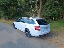 Weiß Gebraucht 2017 Skoda Octavia vRS Kombi | 16.899 € (Fairer Preis)