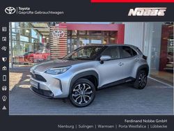 Shimmering silver Gebraucht 2023 Toyota Yaris Hybrid Team SUV | 23.290 € (Fairer Preis)