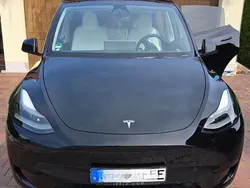 Schwarz Gebraucht 2023 Tesla Model Y Long Range RWD SUV | 33.900 € (Teuer)