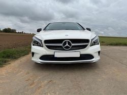 Weiß Gebraucht 2016 Mercedes CLA180 Shooting Brake Urban Kombi | 13.990 € (Guter Preis)