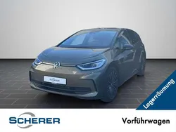 Dark olivine green metallic / schwarz (metallic) Gebraucht 2025 VW ID.3 Pro Kleinwagen | 43.250 €