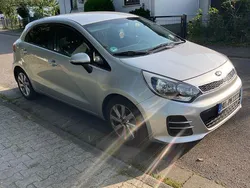 Silber Gebraucht 2016 Kia Rio Spirit Limousine | 8.350 € (Etwas zu teuer)