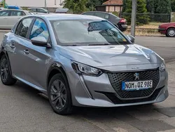 Silber Gebraucht 2021 Peugeot e-208 Active Kleinwagen | 13.800 € (Fairer Preis)