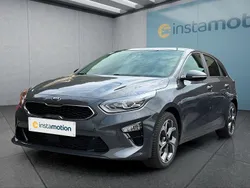 Grau Gebraucht 2019 Kia Ceed Kleinwagen | 18.799 €